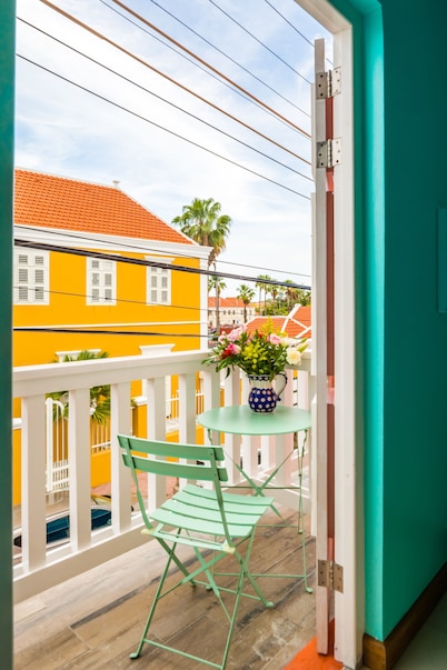 Bed & Bike Curacao Hotel