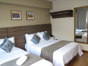 Superior Double Room | Minibar, desk, blackout drapes, free WiFi - Princesa Isabel Pousada & Hotel - Rua Teresa (Petrópolis)