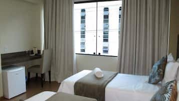 Frigobar, escrivaninha, cortinas blackout, Wi-Fi de cortesia
