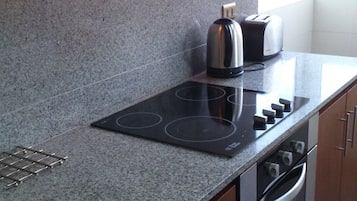 Family Apartment, 3 Bedrooms, Sea View | Private kitchen | Fridge, microwave, stovetop, cookware/dishes/utensils