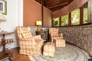 Familie suite, 1 slaapkamer (Sabia) | Hypoallergeen beddengoed, een minibar, individueel gedecoreerd