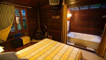 Chalet, Jetted Tub (Orquidea) | Hypo-allergenic bedding, minibar, individually decorated