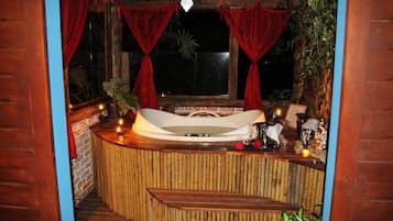 Deep-soaking bathtub