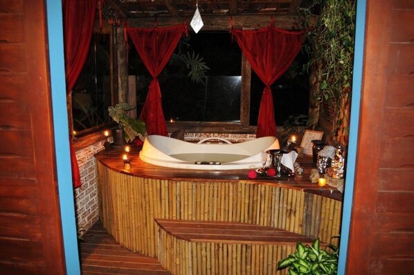 Deep-soaking bathtub - Pousada Sítio & Poesia (Teresopolis)