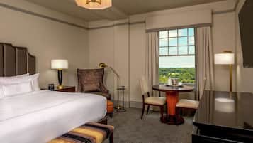 Hypo-allergenic bedding, in-room safe, desk, blackout curtains