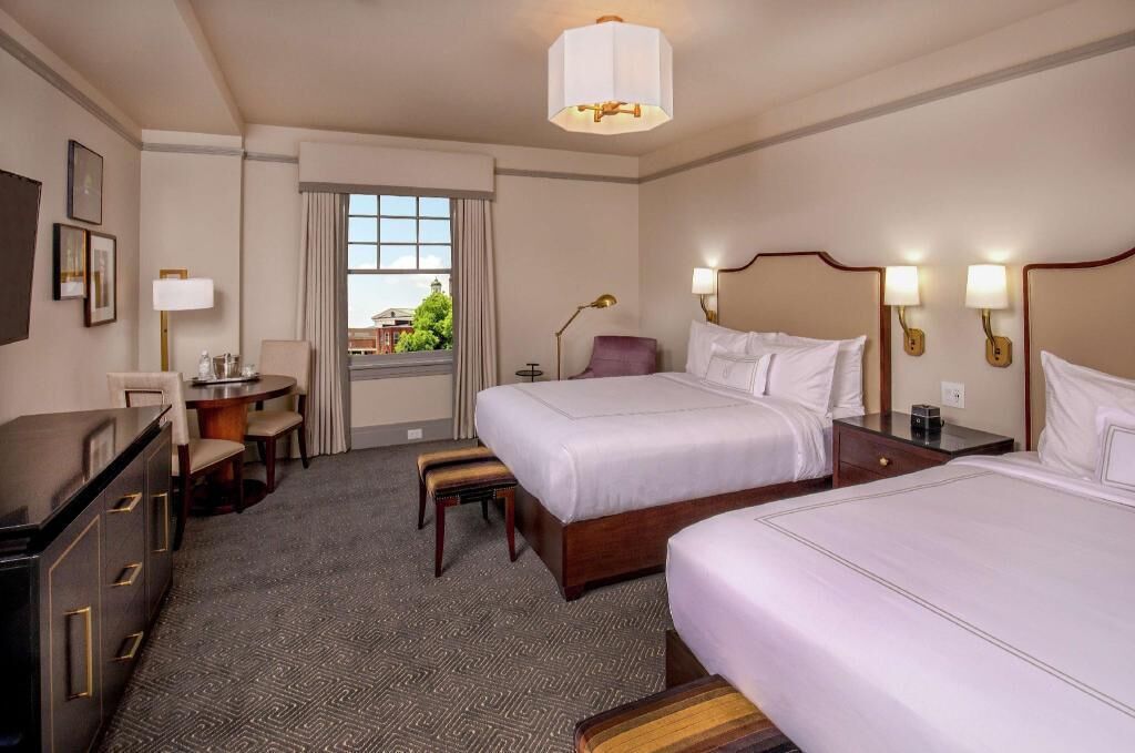 Hypo-allergenic bedding, in-room safe, desk, blackout drapes