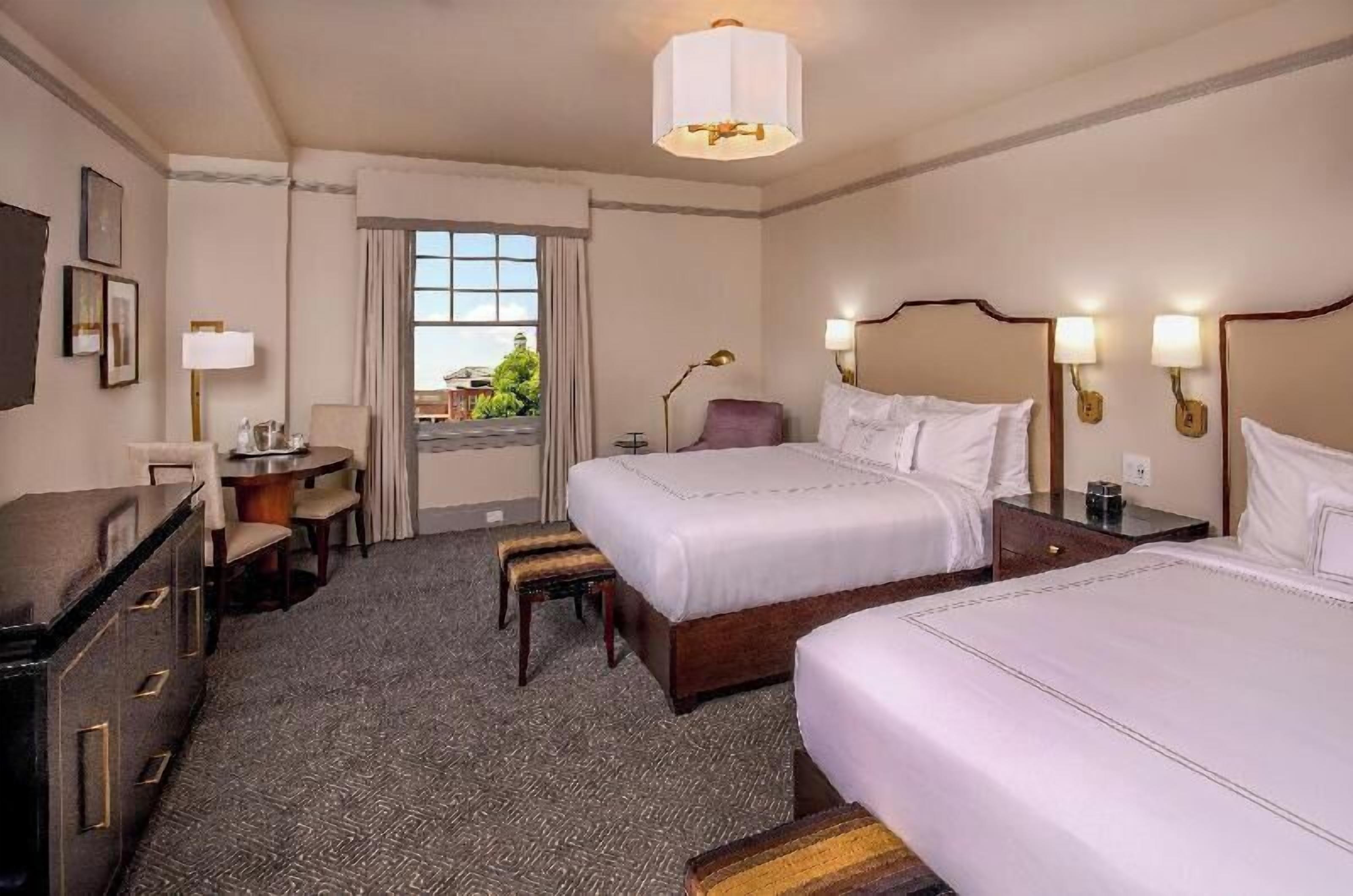 Hypo-allergenic bedding, in-room safe, desk, blackout drapes