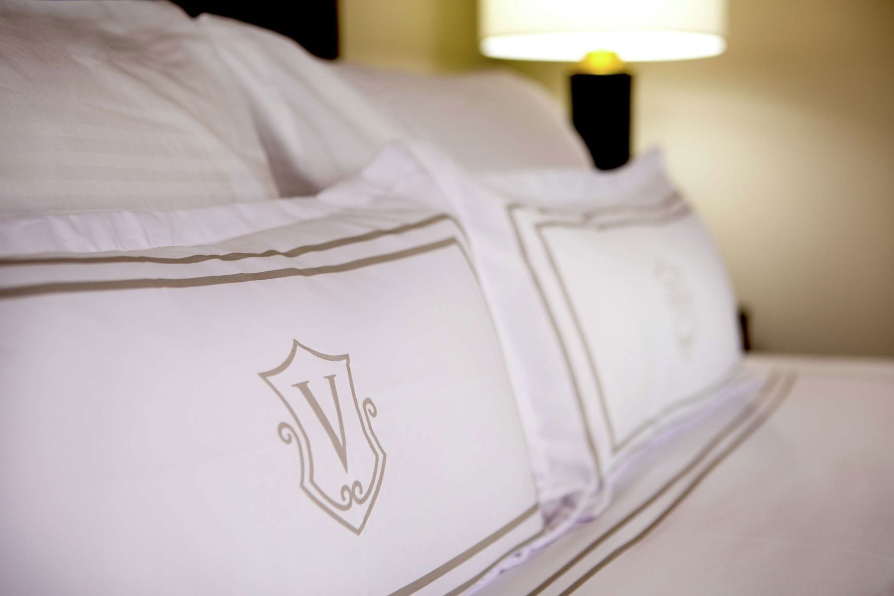 Hypo-allergenic bedding, in-room safe, desk, blackout drapes
