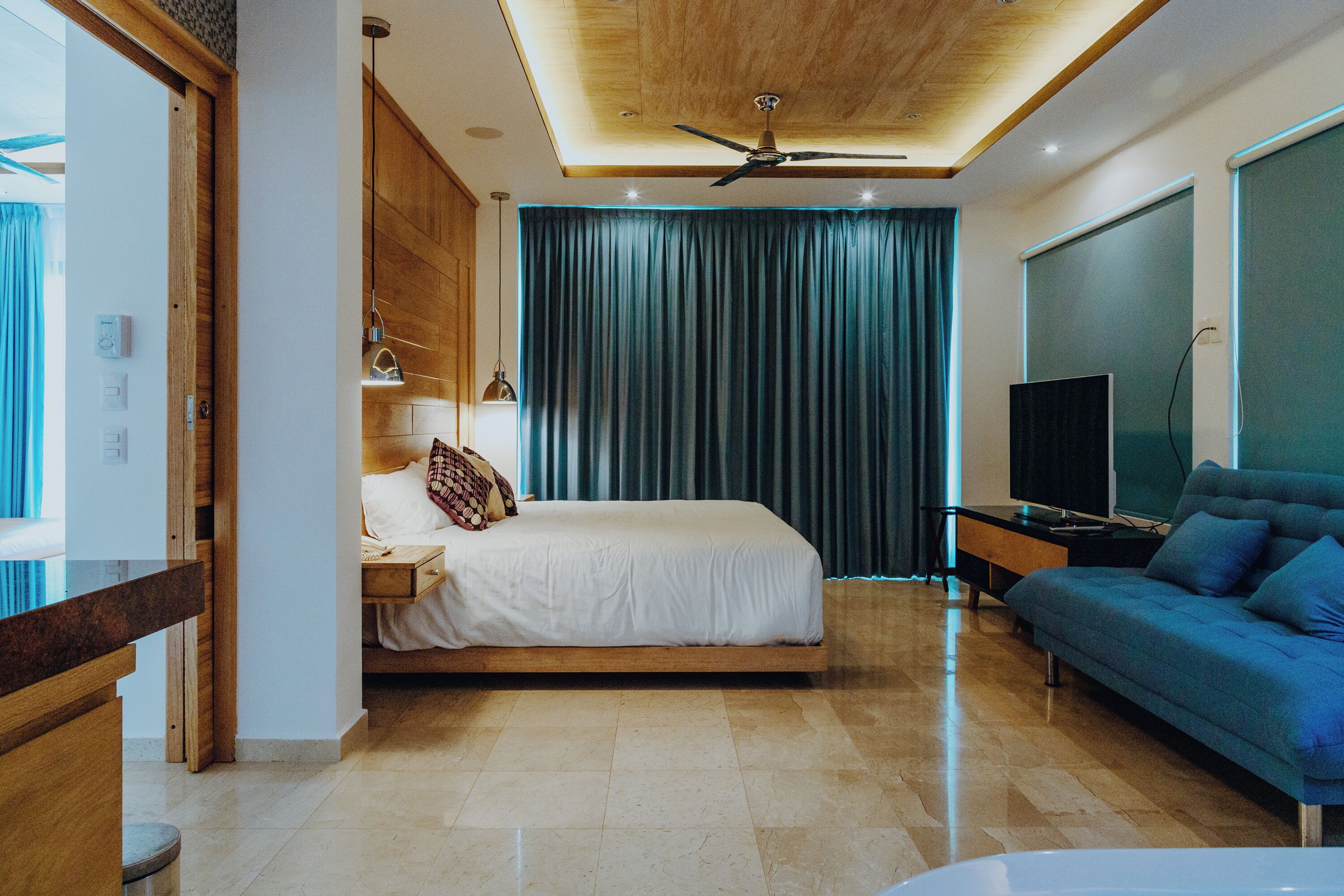 Grand Presidential Suite Hot Tub with Balcony Collection | Premium-sengetøj, dundyner, Select Comfort-senge, pengeskab på værelset