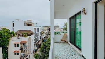 Grand Presidential Suite Hot Tub with Balcony Collection | Terrace/patio