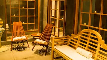 Salas de tratamiento para parejas, sauna y tina de hidromasaje