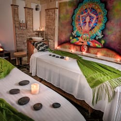 Couples treatment room(s), sauna, hot tub, steam room