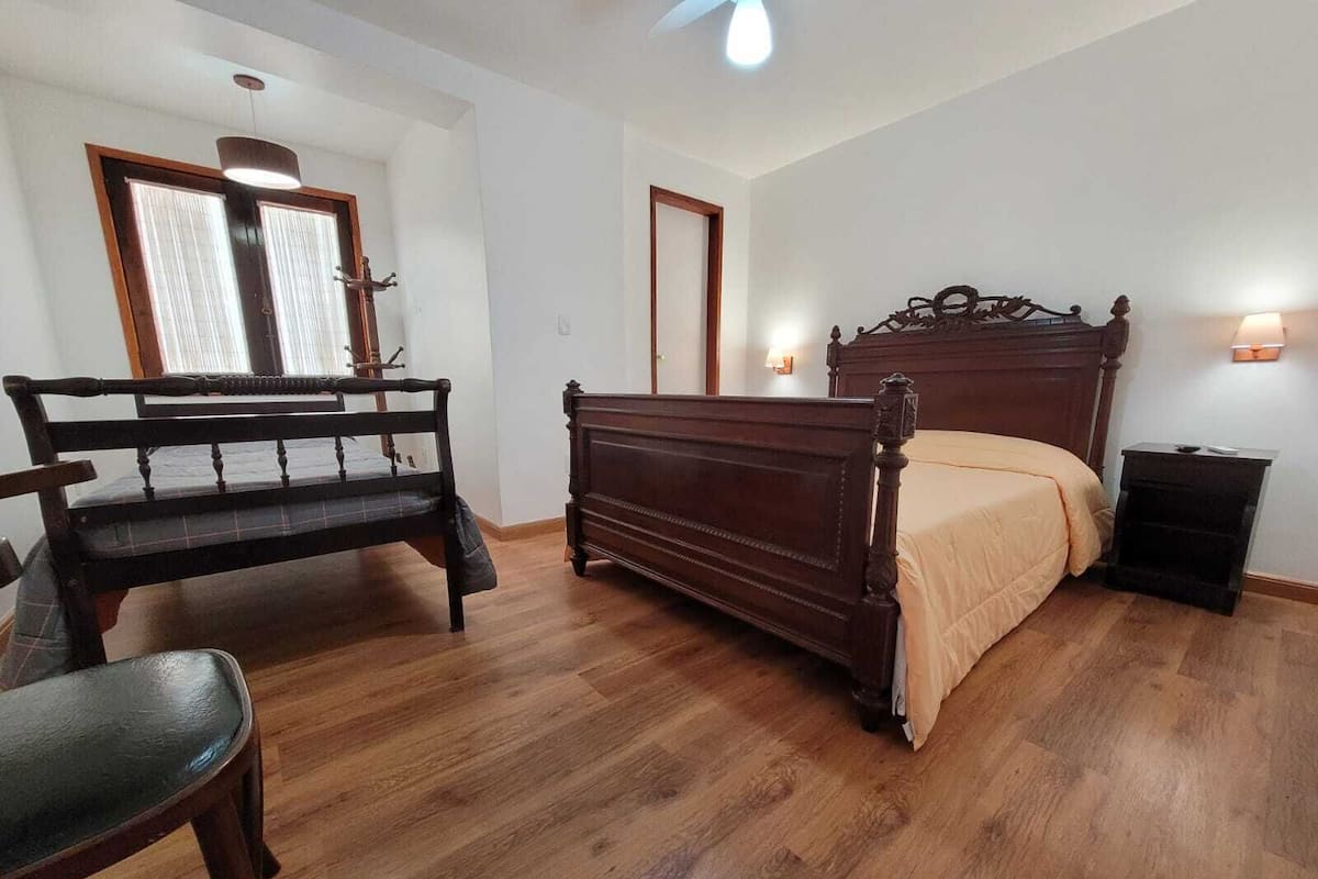 Quarto 02 | 1 Schlafzimmer, Bügeleisen/Bügelbrett, kostenloses WLAN, Bettwäsche