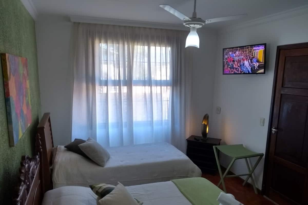 Quarto 04 | 1 Schlafzimmer, Bügeleisen/Bügelbrett, kostenloses WLAN, Bettwäsche