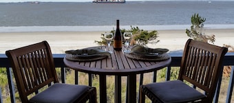 REAL Beach Front Panoramic View - COUPLES - Pool - North Beach