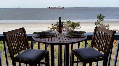 REAL Beach Front Panoramic View - COUPLES - Pool - North Beach