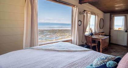 Codfish Cottage Cabin on the Strait of Juan de Fuca