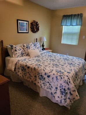 3 bedrooms, desk, iron/ironing board, travel cot