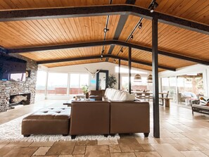 Smart TV, fireplace, DVD player, toys