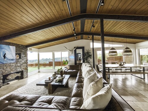 Panoraamanäköala merelle, lämmitetty uima-allas, Spa, ja vesiliukumäki!     