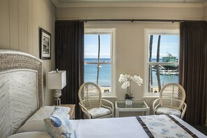 Ocean View Queen | Bathroom | Free toiletries - Hotel Mac Rae (Avalon)