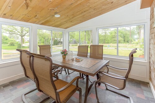 Harwich Port Beach Home,  Wedding Family Delight! 0.3 mile to Beach, AC , BBQ