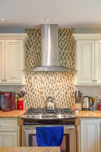 Harwich Port Beach Home,  Wedding Family Delight! 0.3 mile to Beach, AC , BBQ