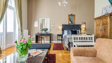 Smart TV, books, stereo