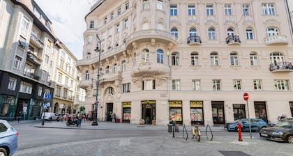 1BR / 1BA, A / C ♥ SUPER CHIC und helle Suite mit eigenem Balkon!