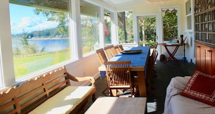 Therapeutic Waterfront - 3BD, Beach, Kayaks, Mountain View.<br>No cleaning fee