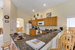 Fridge, microwave, oven, stovetop - 5 bed Disney villa with private pool, games room and Free WiFi (Davenport)