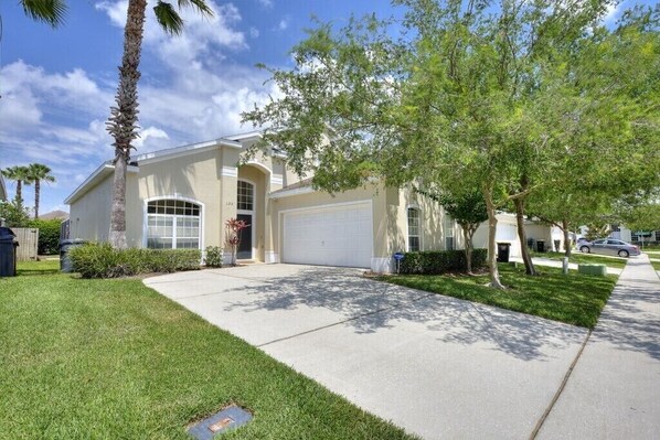 Exterior - 5 bed Disney villa with private pool, games room and Free WiFi (Davenport)