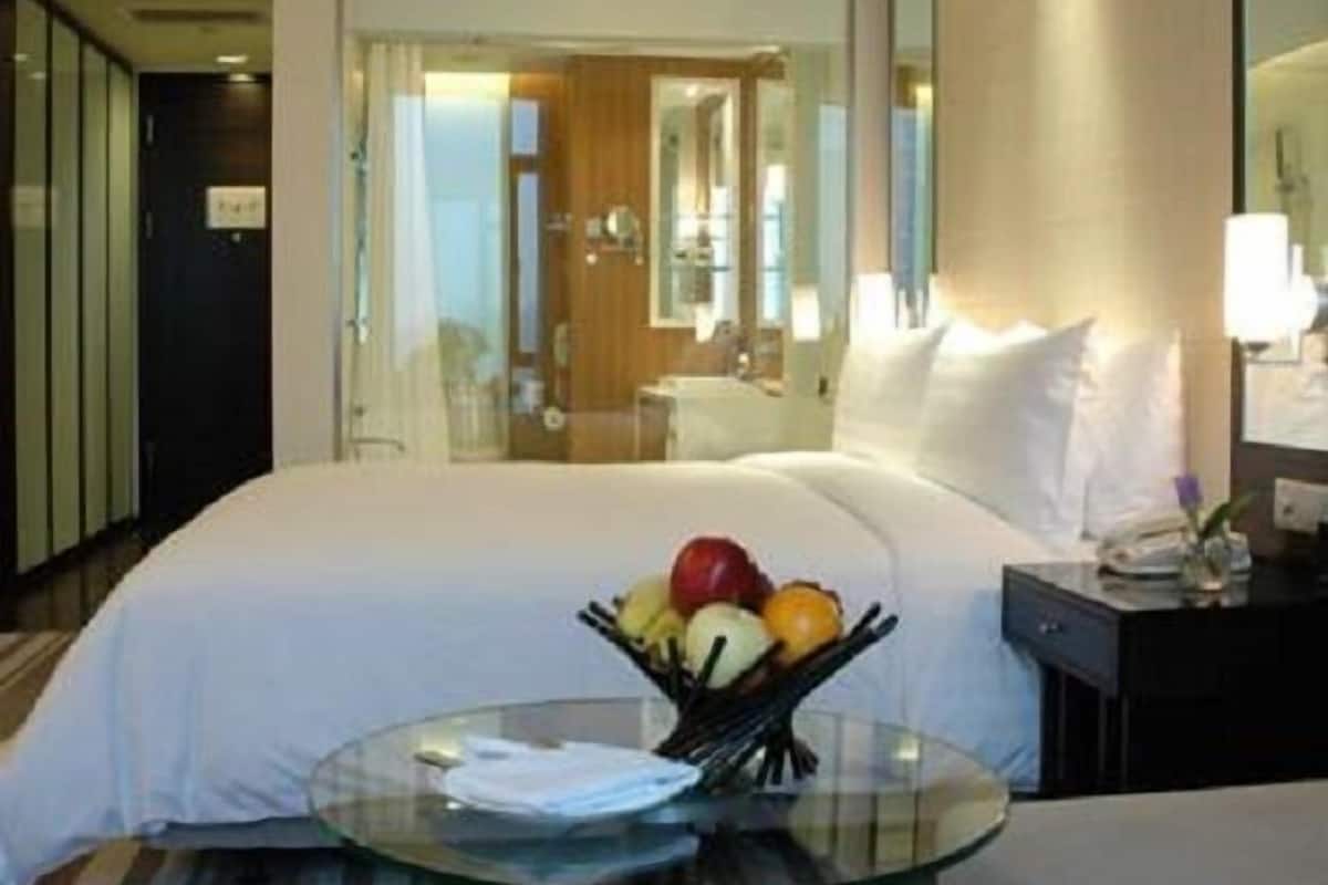Queen Room With City View