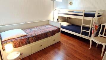 3 bedrooms, iron/ironing board, travel cot, free WiFi