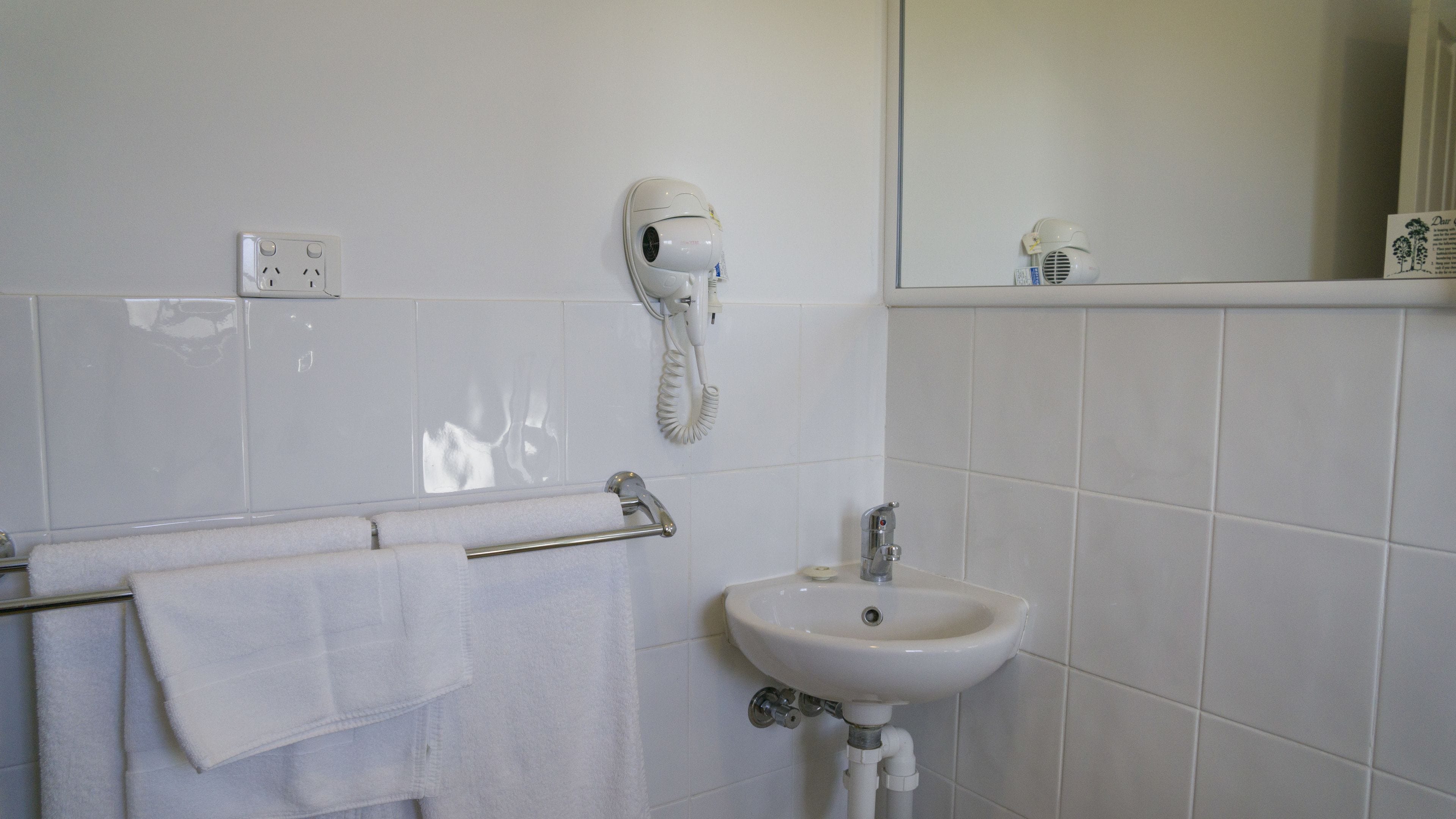 family room, accessible | bathroom | shower, free toiletries, hair dryer, towels