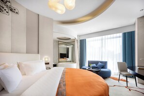 Romantic Room (Round Bed) | Down duvets, minibar, in-room safe, desk