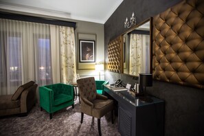 Deluxe Room, 1 King Bed (Deluxe King Room) | Room amenity