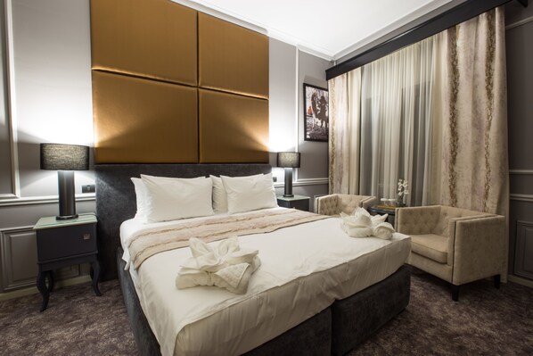 Deluxe Room, 1 King Bed (Deluxe King Room)