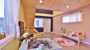 Room (Runa) | Living area | TV