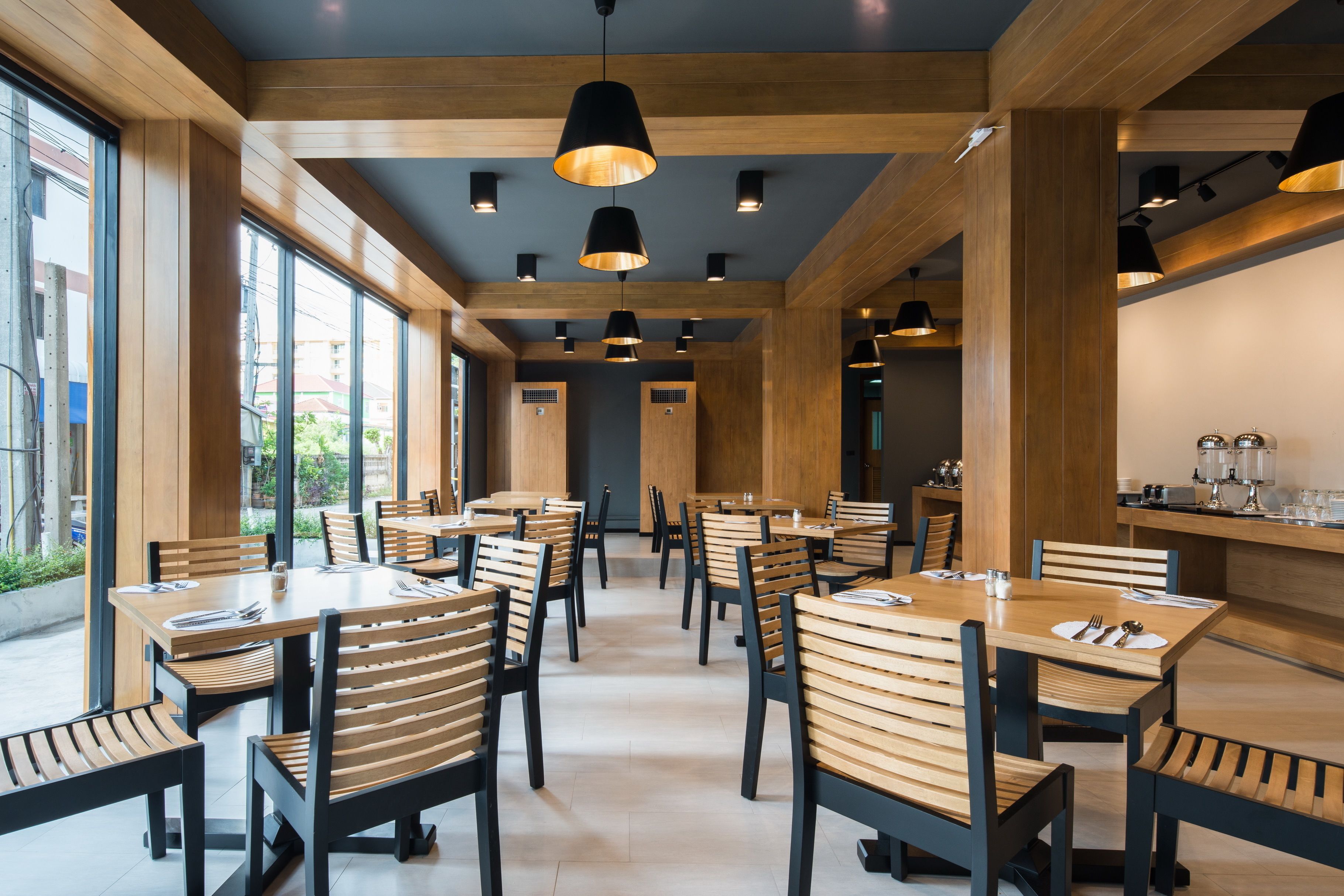 breakfast, lunch, dinner served; international cuisine