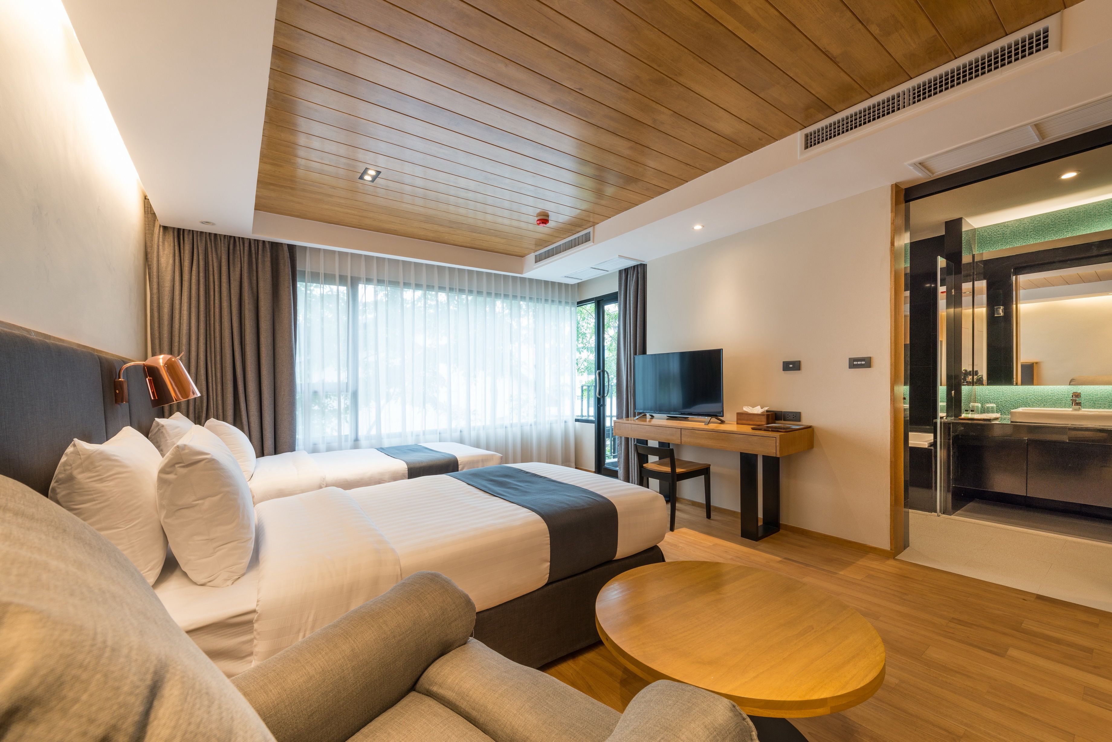 deluxe twin room, 2 single beds | minibar, in-room safe, individually decorated, blackout curtains