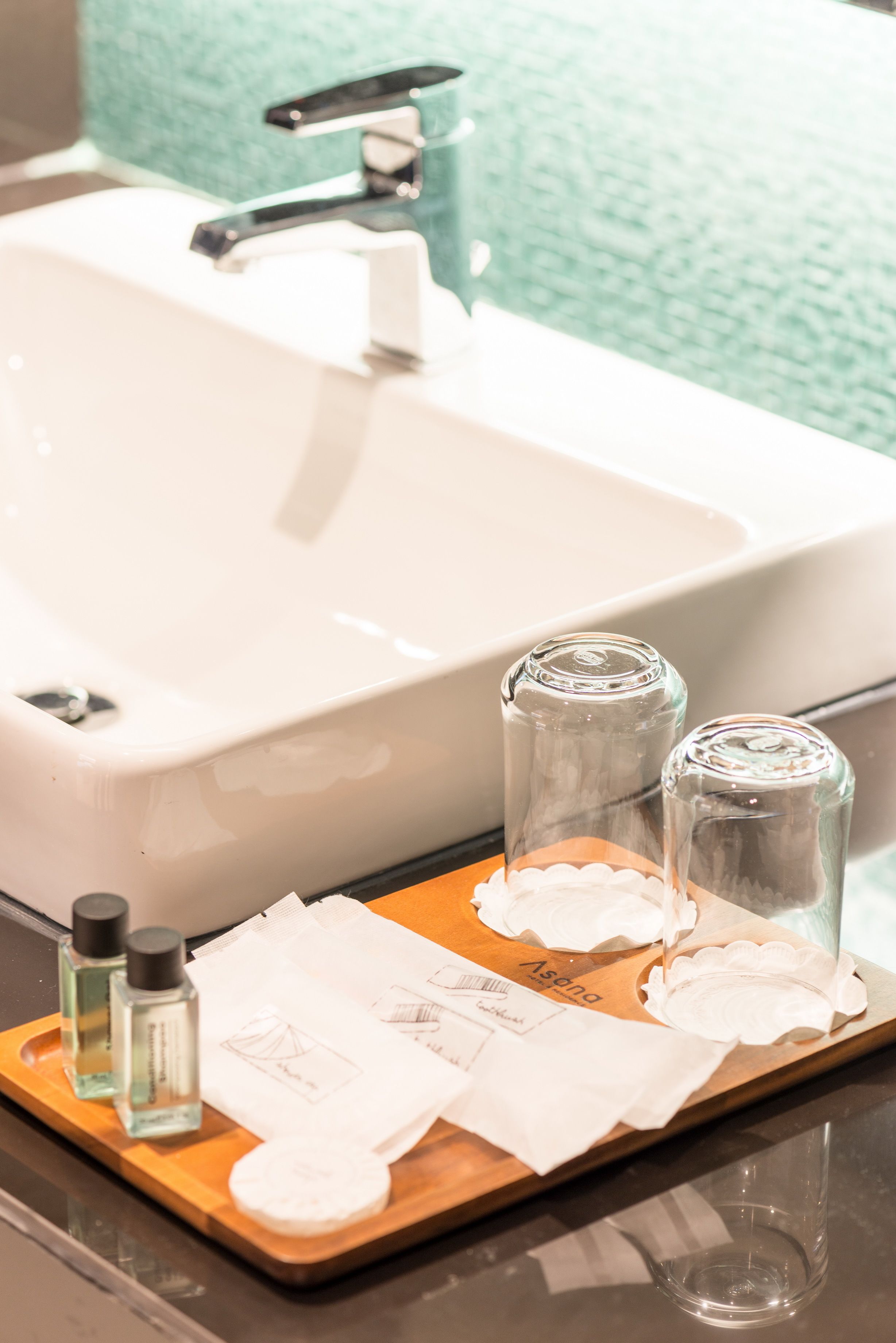 separate bathtub and shower, deep-soaking bathtub, free toiletries