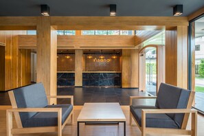 Lobby sitting area - Asana Hotel & Residence (Pattaya)