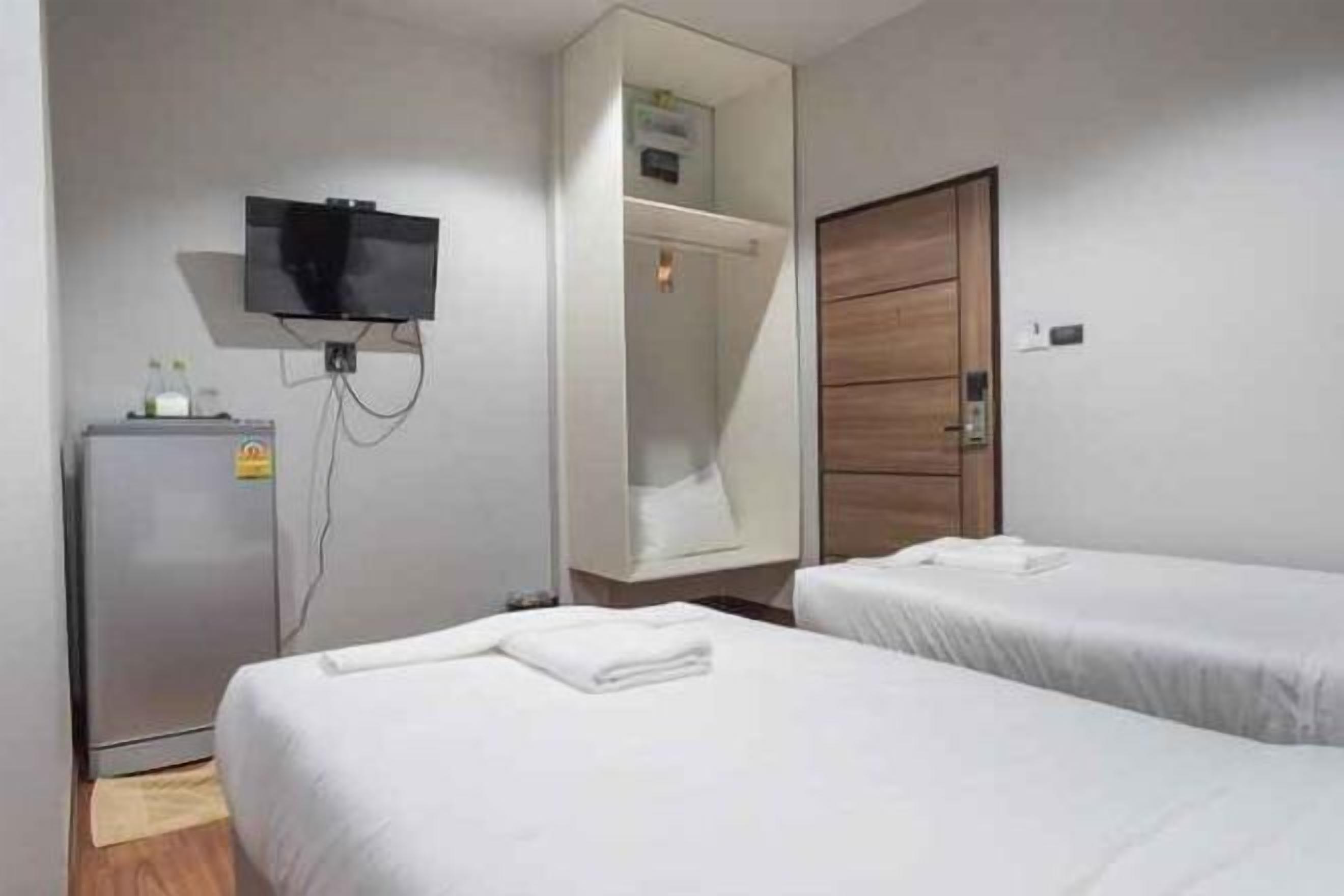 Schreibtisch, Verdunkelungsvorhänge, kostenloses WLAN