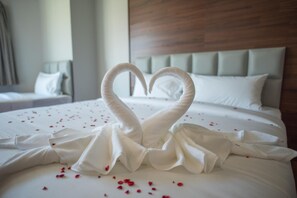 Desk, blackout curtains, free WiFi