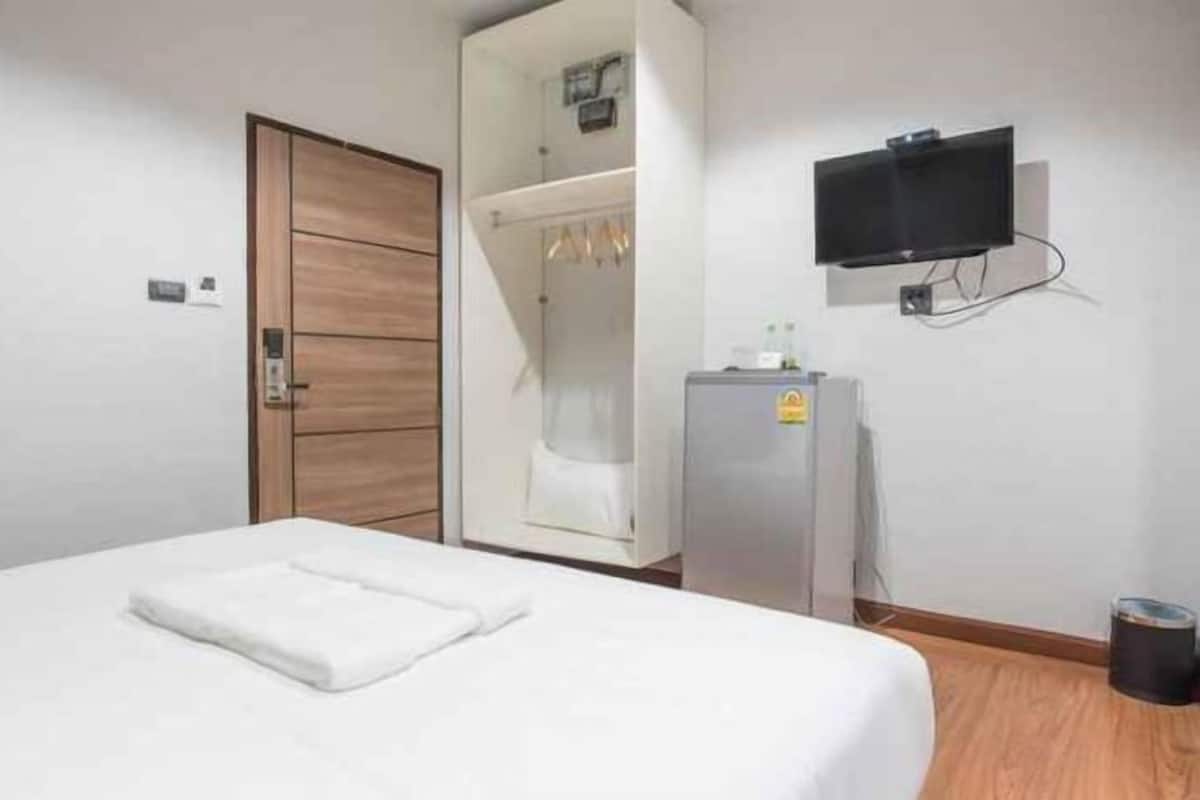 Desk, blackout drapes, free WiFi