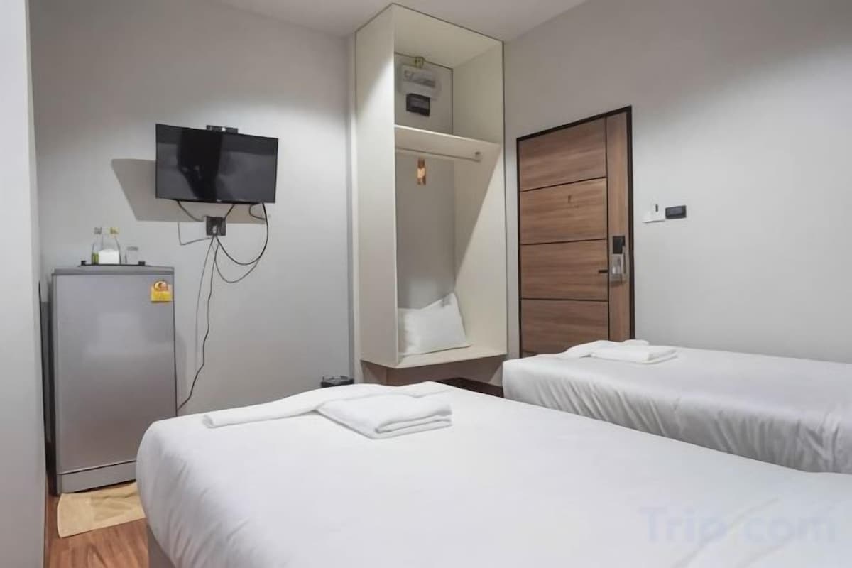 Desk, blackout curtains, free WiFi