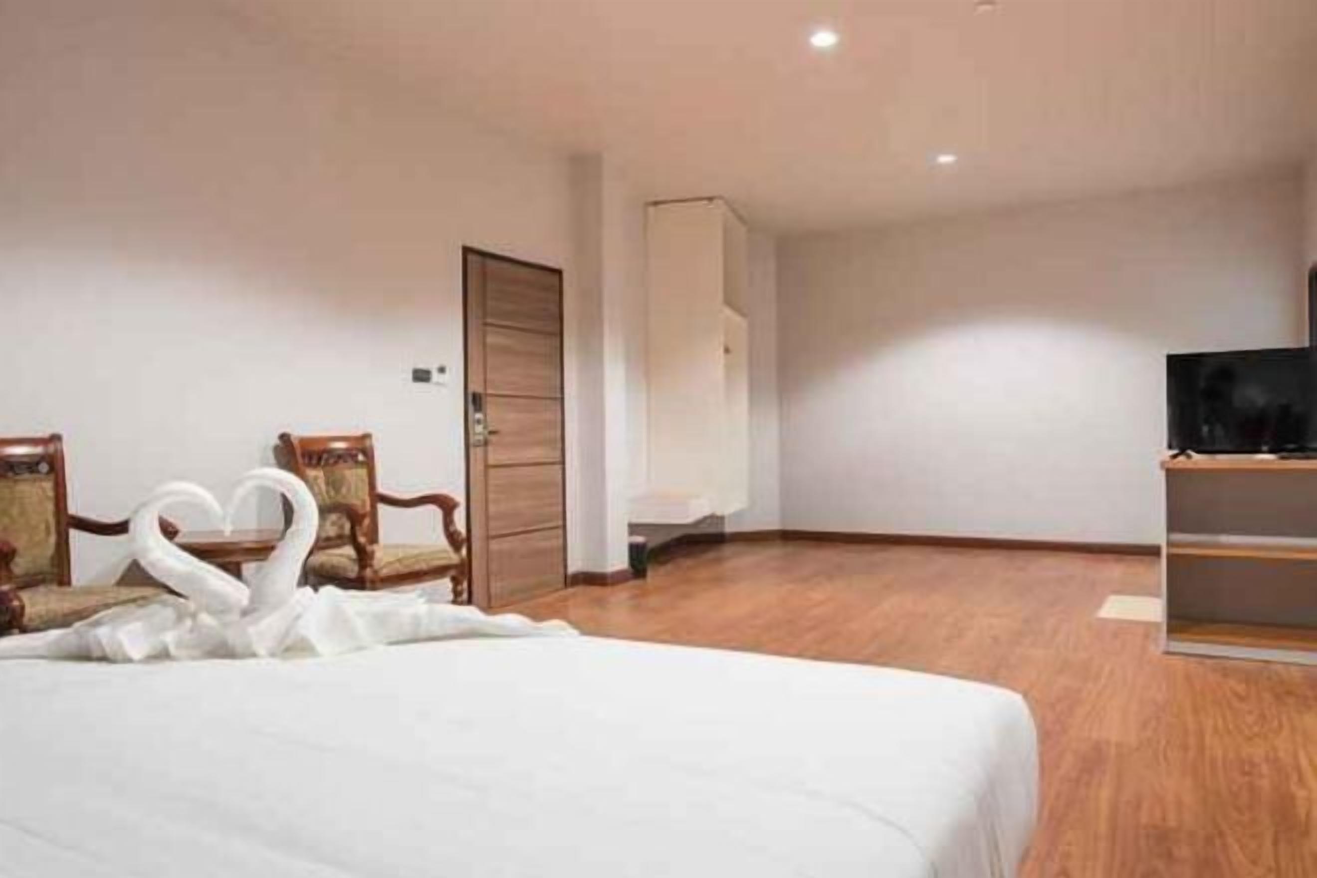 Schreibtisch, Verdunkelungsvorhänge, kostenloses WLAN