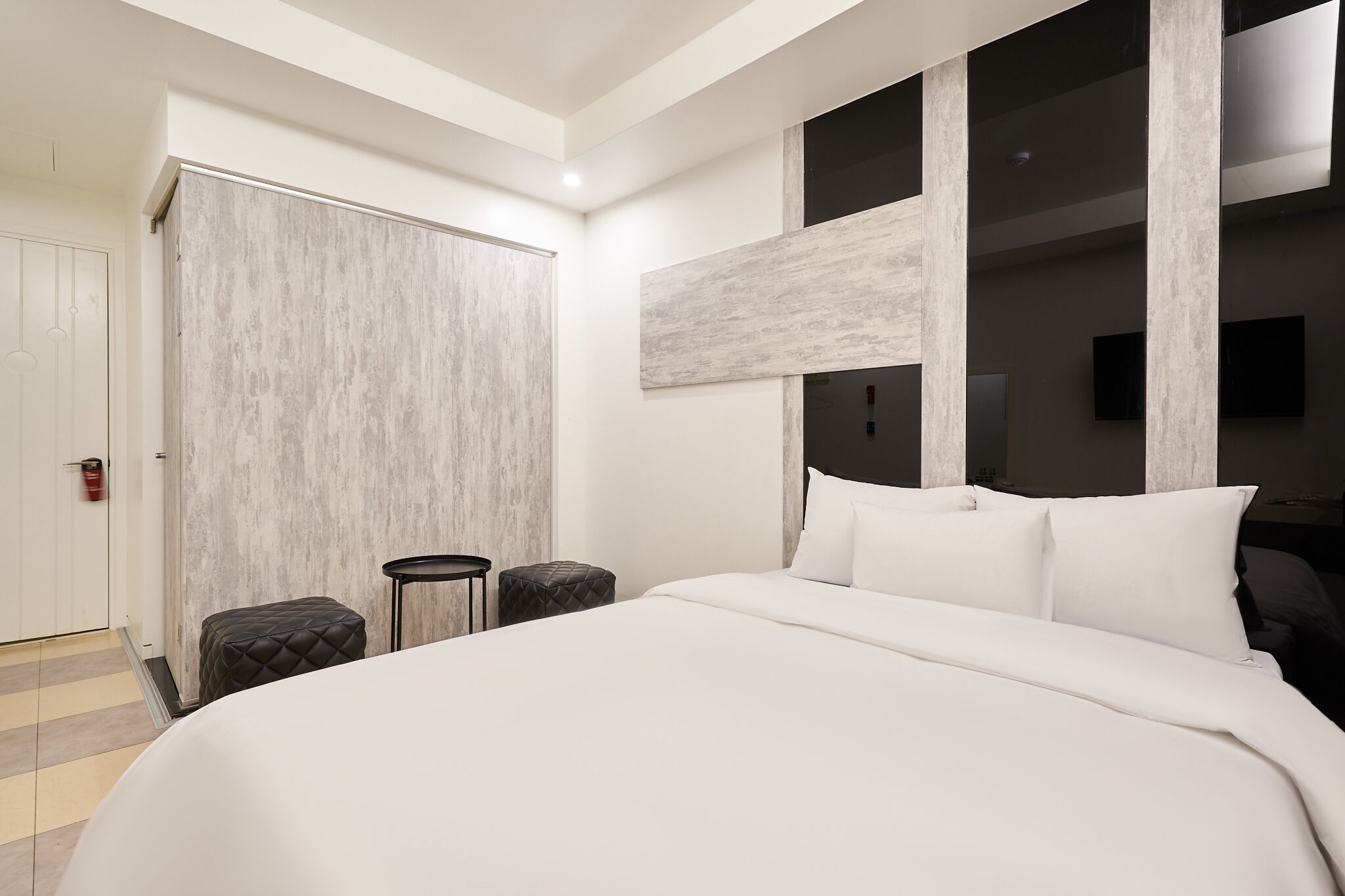 标准房 | 高档床上用品、办公桌、遮光窗帘、免费 WiFi