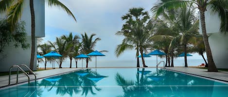 Outdoor pool, pool loungers